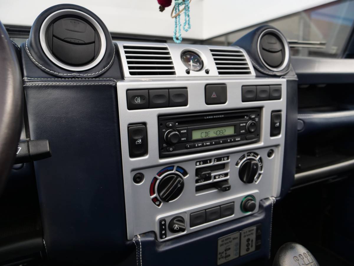 Land Rover Defender Land Rover Defender 2.4 TD Soft Top 90 | voor de liefhebber | unieke uitvoering..
