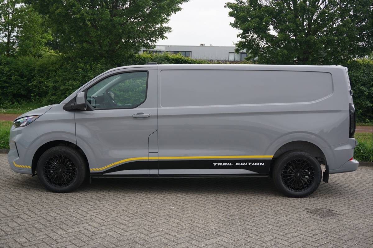 Ford Transit Custom Ford Transit Custom 320L 136PK TRAIL Edition BPM VRIJ!! 13″ Sync 4 Apple CP, Camera, 18″ LM, LED!! NR. 290