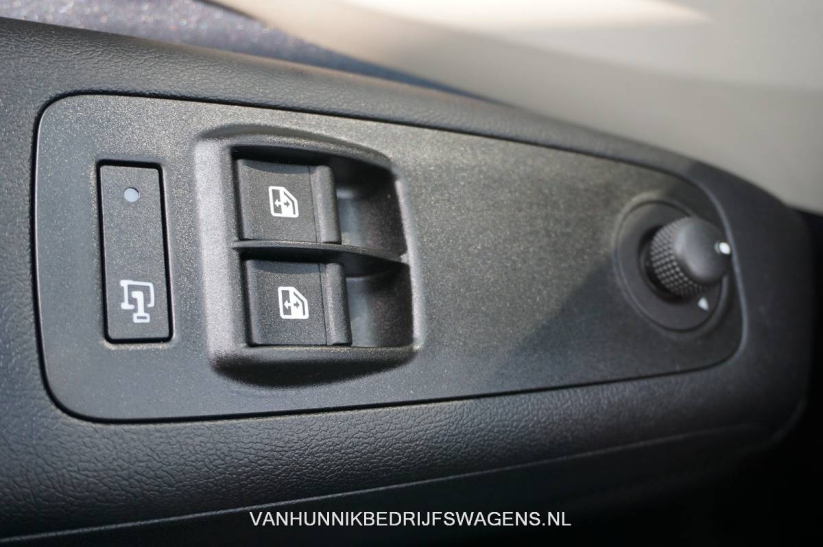 Opel Movano Opel Movano 3500 2.2 CDTI 140PK L2H2 BPM VRIJ!! Airco, Cruise, DAB+, PDC!! Nr. 428