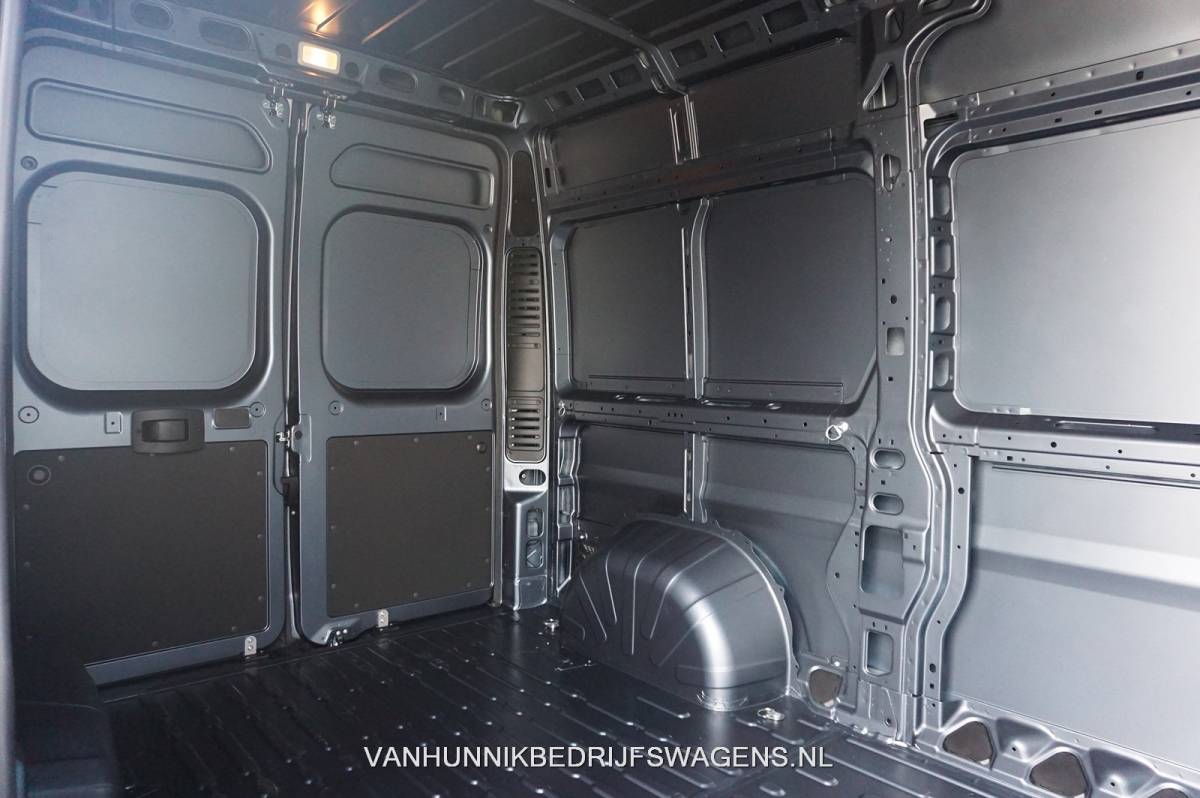 Opel Movano Opel Movano 3500 2.2 CDTI 140PK L2H2 BPM VRIJ!! Airco, Cruise, DAB+, PDC!! Nr. 428