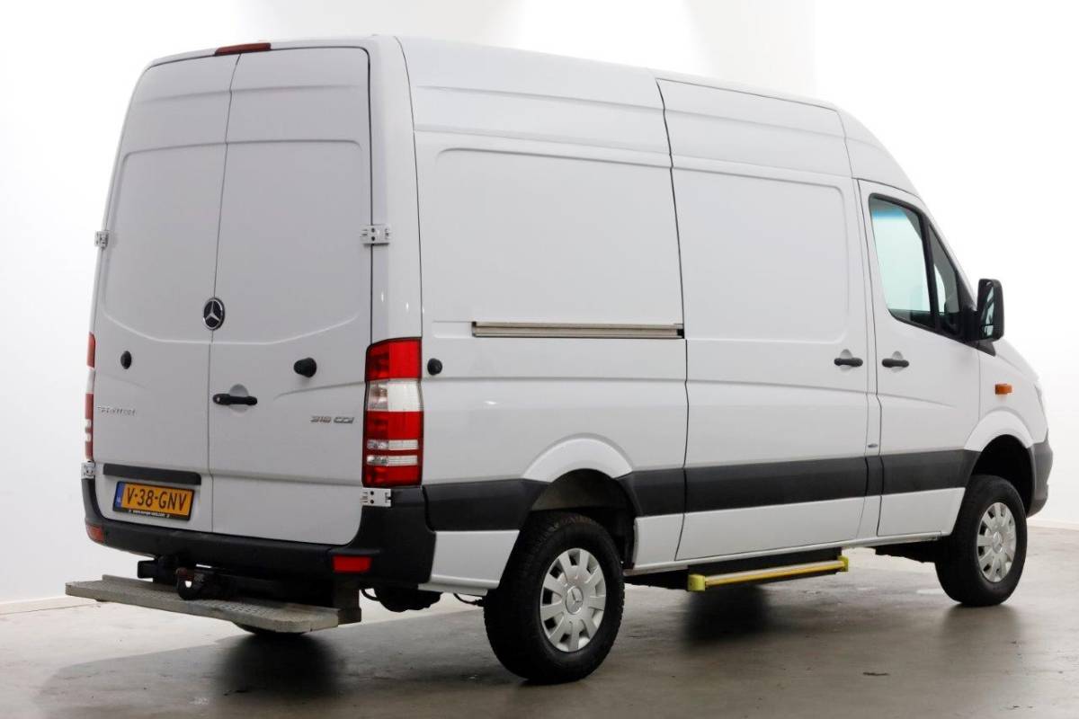 Mercedes-Benz Sprinter Mercedes-Benz Sprinter 316 CDI 163pk E6 4X4 ZG1 L2H2 Airco/Xenon/Inrichting 10-2016