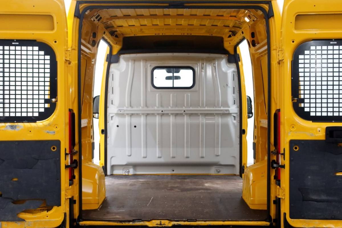 Peugeot Boxer Peugeot Boxer 335 2.0 BlueHDI 130pk E6 L2H2 Premium Airco/Navi/2x Schuifdeur 06-2018