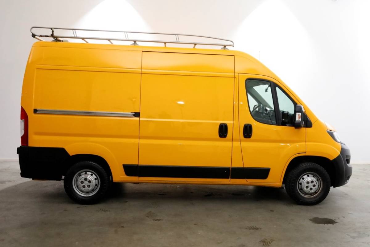 Peugeot Boxer Peugeot Boxer 335 2.0 BlueHDI 130pk E6 L2H2 Premium Airco/Navi/2x Schuifdeur 06-2018