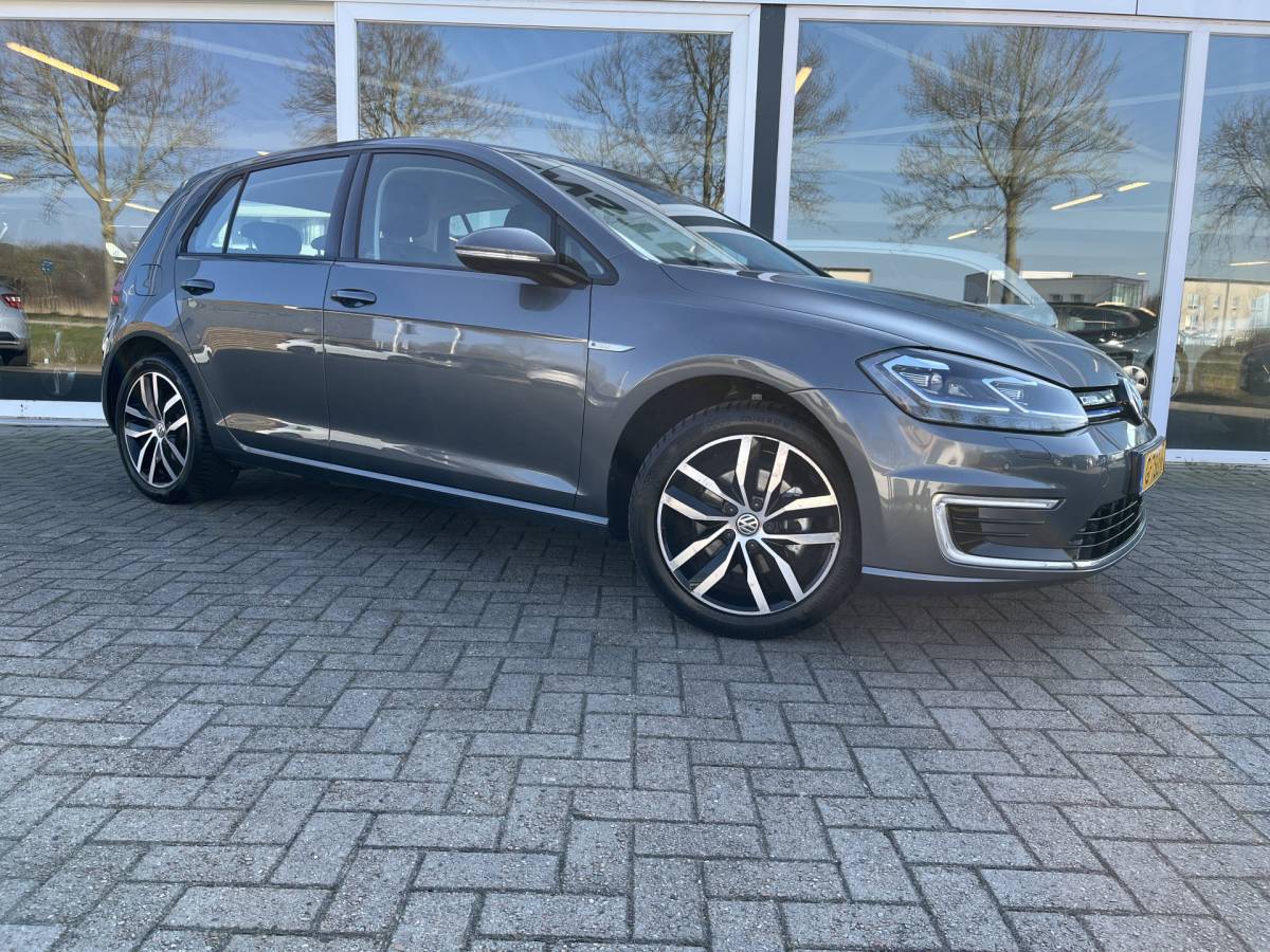 Volkswagen e-Golf Volkswagen e-Golf E-DITION 50% deal 6.725,- ACTIE Virtiual Display / Camera / Leder / Stoelverwarming