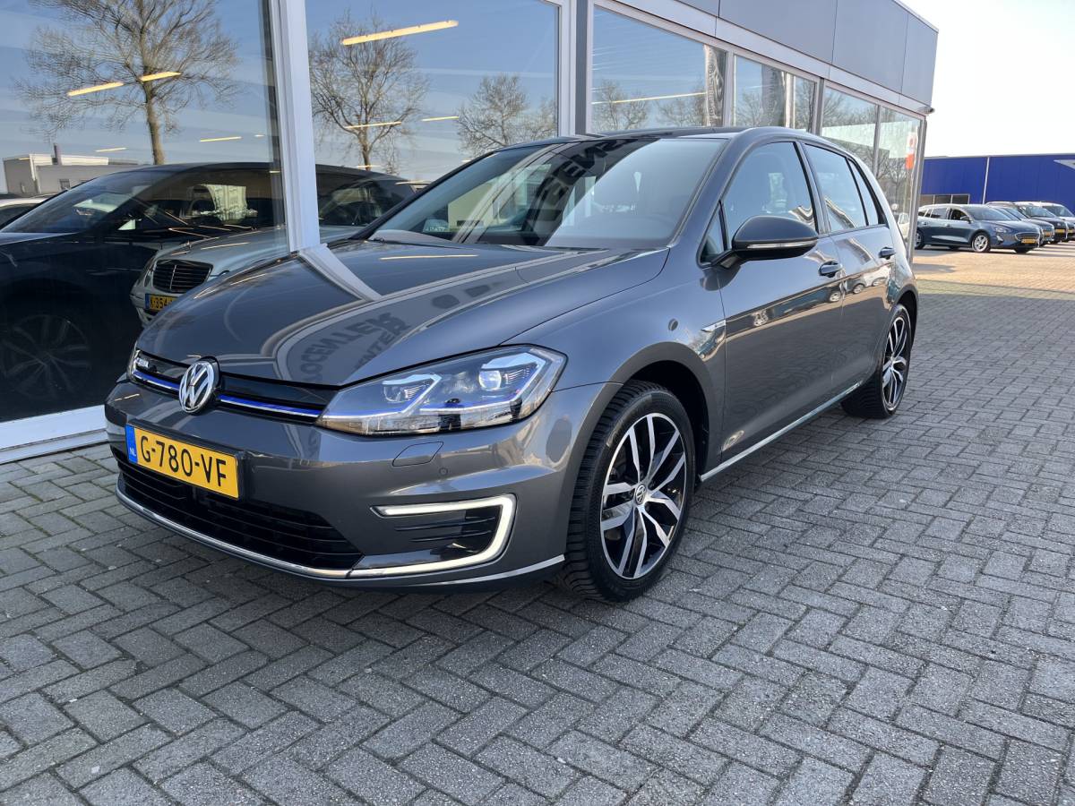 Volkswagen e-Golf Volkswagen e-Golf E-DITION 50% deal 6.725,- ACTIE Virtiual Display / Camera / Leder / Stoelverwarming