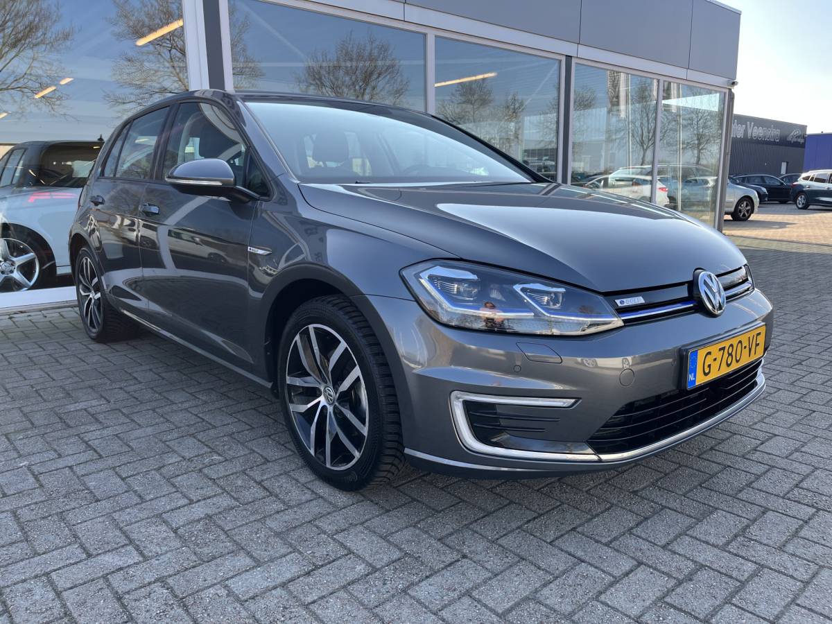 Volkswagen e-Golf Volkswagen e-Golf E-DITION 50% deal 6.725,- ACTIE Virtiual Display / Camera / Leder / Stoelverwarming