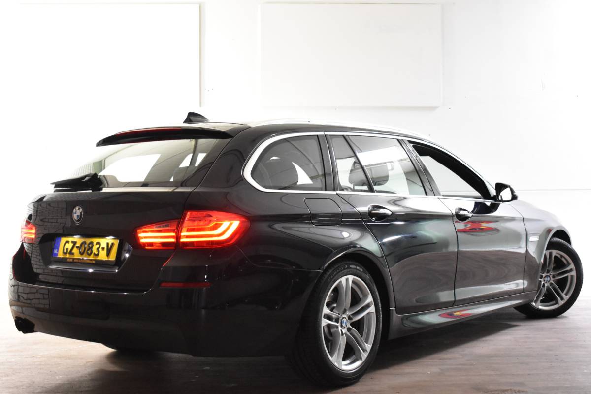 BMW 5 Serie BMW 5-serie Touring 520IA M-SPORT EXECUTIVE NAVI/LED/PDC