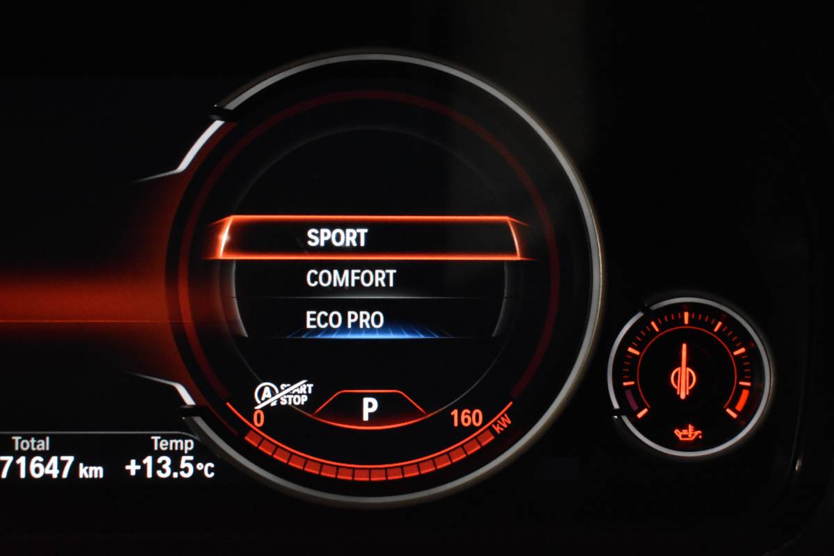 BMW 5 Serie BMW 5-serie Touring 520IA M-SPORT EXECUTIVE NAVI/LED/PDC
