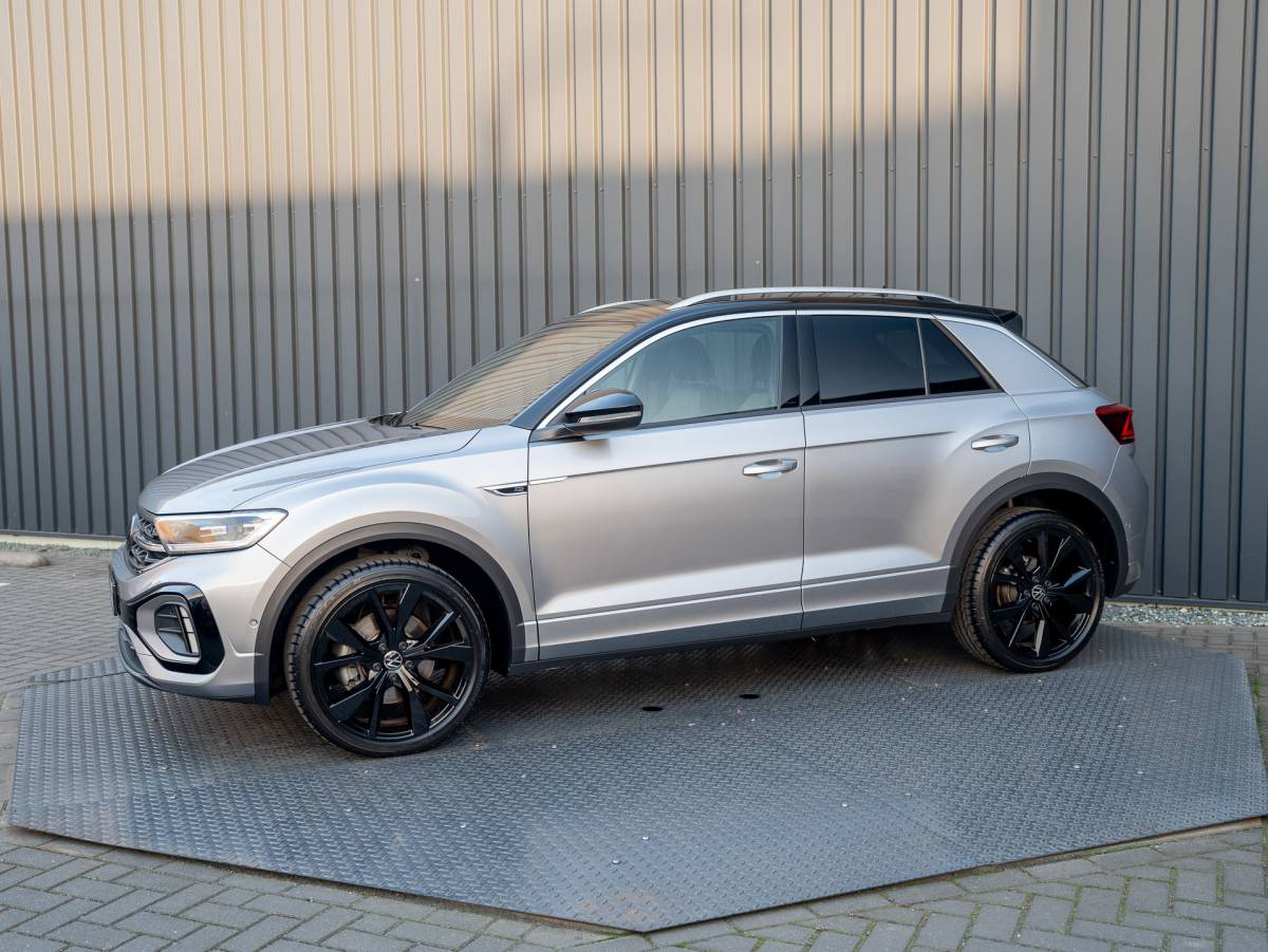Volkswagen T-Roc Volkswagen T-Roc 1.5 TSI 150Pk R-Line Business | IQ Light | 19” | Camera | Prijs Rijklaar!!