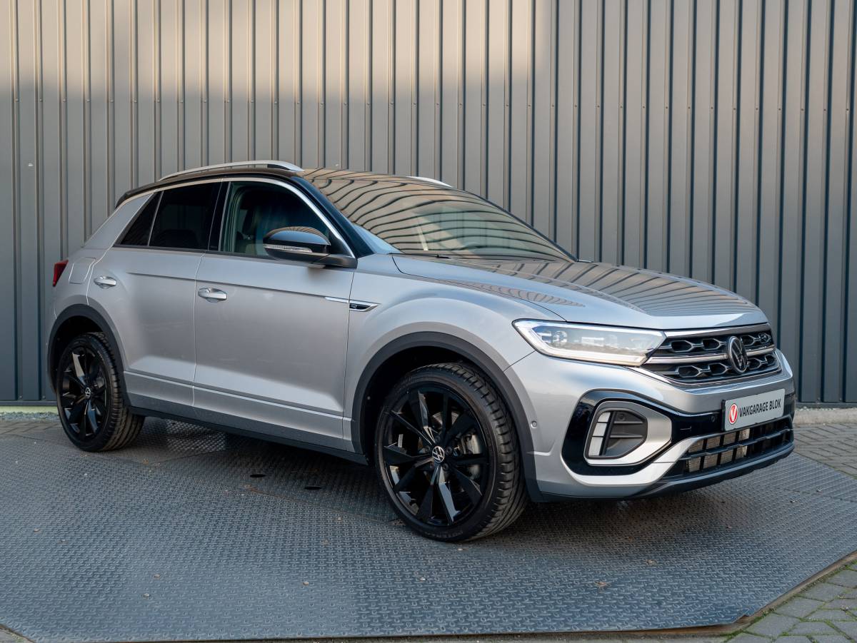 Volkswagen T-Roc Volkswagen T-Roc 1.5 TSI 150Pk R-Line Business | IQ Light | 19” | Camera | Prijs Rijklaar!!