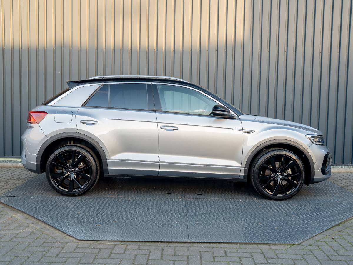 Volkswagen T-Roc Volkswagen T-Roc 1.5 TSI 150Pk R-Line Business | IQ Light | 19” | Camera | Prijs Rijklaar!!