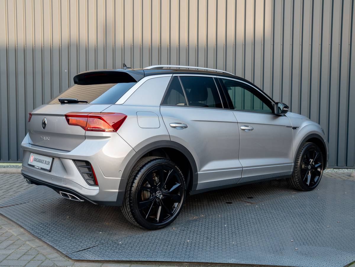 Volkswagen T-Roc Volkswagen T-Roc 1.5 TSI 150Pk R-Line Business | IQ Light | 19” | Camera | Prijs Rijklaar!!