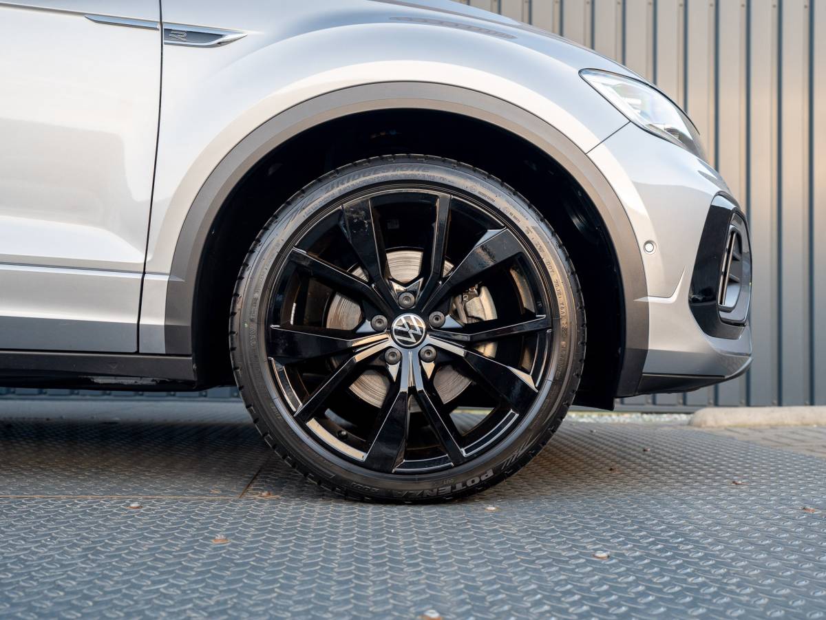 Volkswagen T-Roc Volkswagen T-Roc 1.5 TSI 150Pk R-Line Business | IQ Light | 19” | Camera | Prijs Rijklaar!!