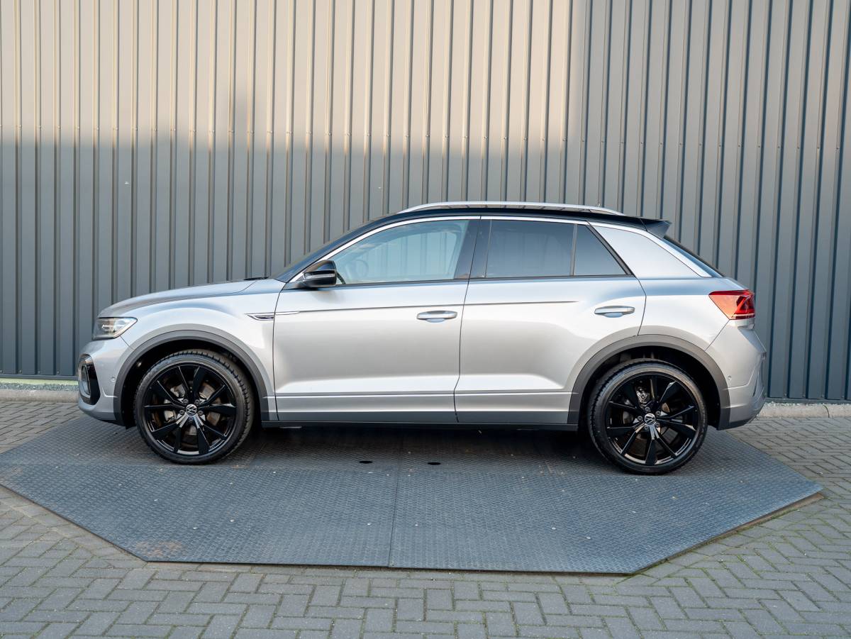 Volkswagen T-Roc Volkswagen T-Roc 1.5 TSI 150Pk R-Line Business | IQ Light | 19” | Camera | Prijs Rijklaar!!