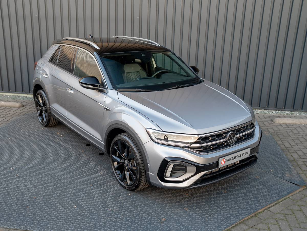 Volkswagen T-Roc Volkswagen T-Roc 1.5 TSI 150Pk R-Line Business | IQ Light | 19” | Camera | Prijs Rijklaar!!