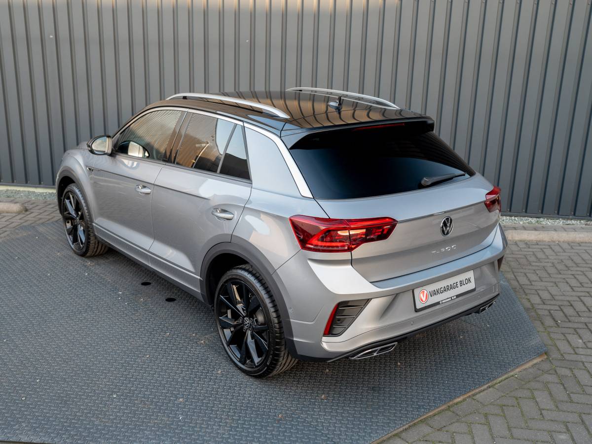 Volkswagen T-Roc Volkswagen T-Roc 1.5 TSI 150Pk R-Line Business | IQ Light | 19” | Camera | Prijs Rijklaar!!