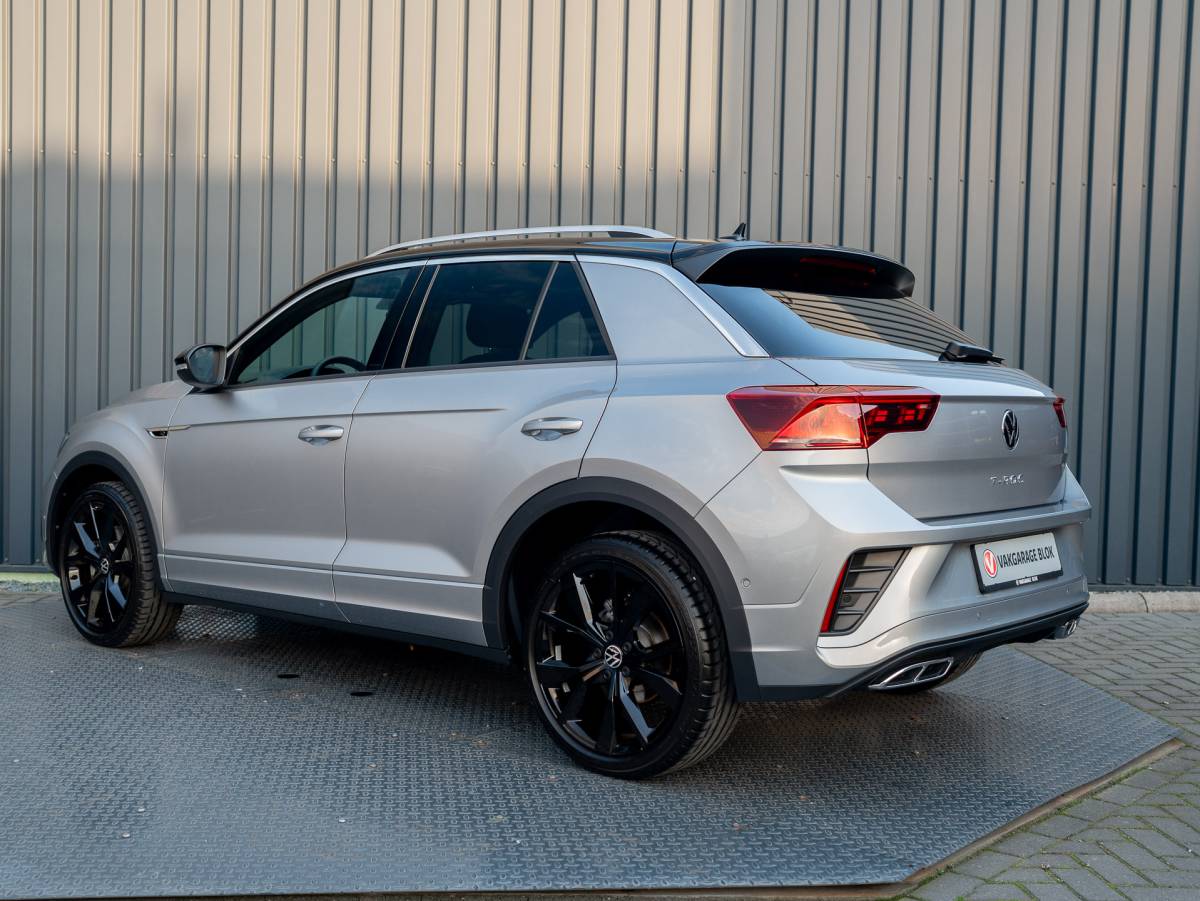 Volkswagen T-Roc Volkswagen T-Roc 1.5 TSI 150Pk R-Line Business | IQ Light | 19” | Camera | Prijs Rijklaar!!