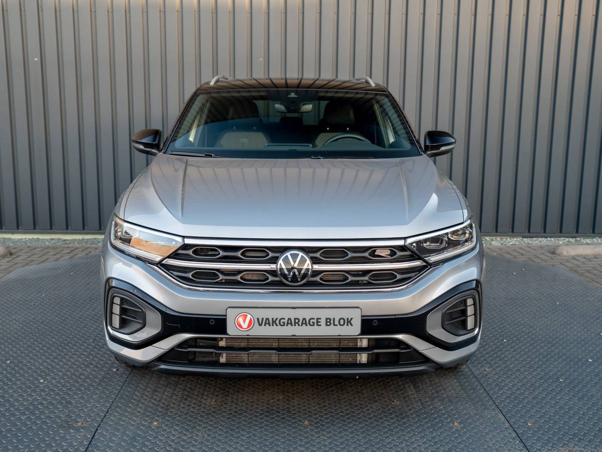 Volkswagen T-Roc Volkswagen T-Roc 1.5 TSI 150Pk R-Line Business | IQ Light | 19” | Camera | Prijs Rijklaar!!