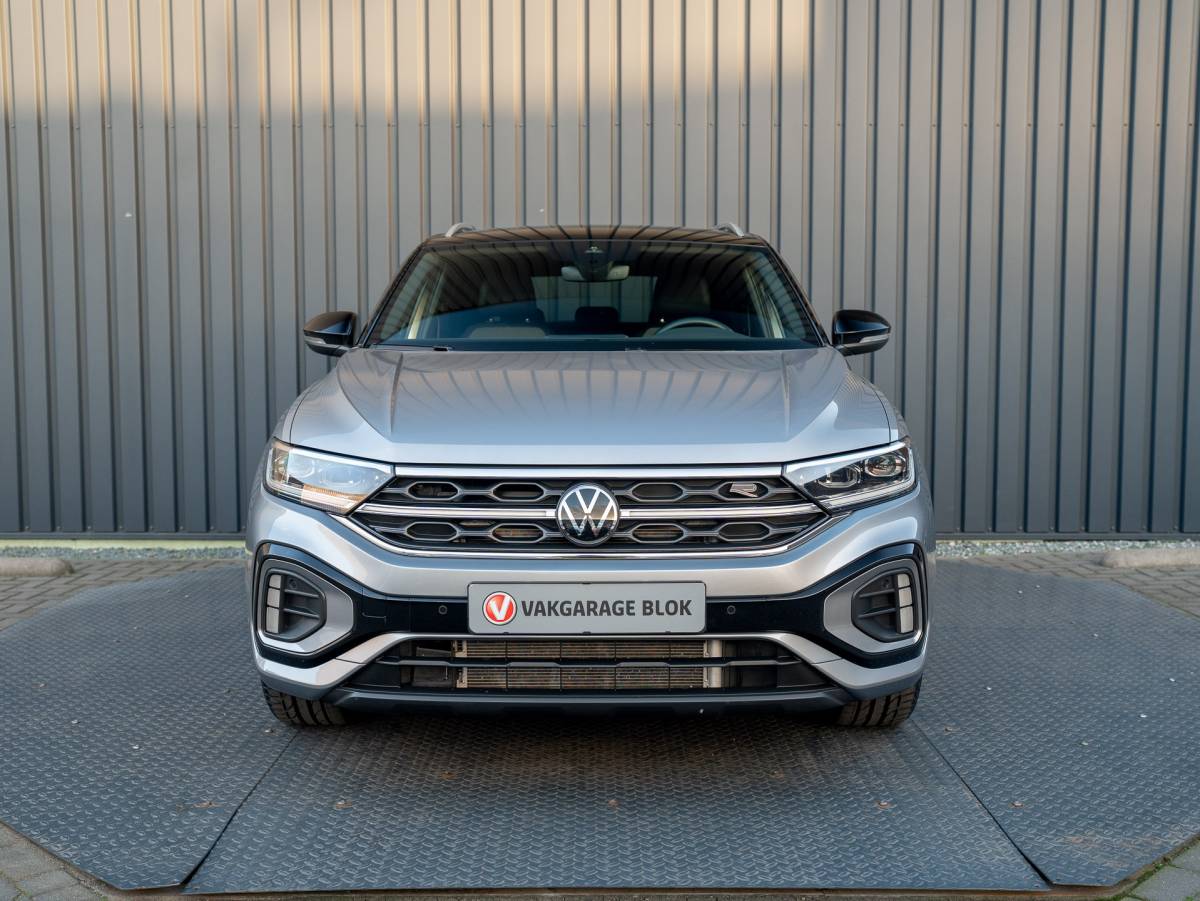 Volkswagen T-Roc Volkswagen T-Roc 1.5 TSI 150Pk R-Line Business | IQ Light | 19” | Camera | Prijs Rijklaar!!