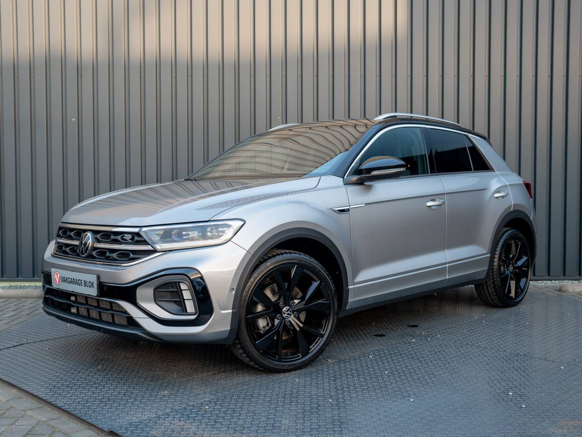 Volkswagen T-Roc Volkswagen T-Roc 1.5 TSI 150Pk R-Line Business | IQ Light | 19” | Camera | Prijs Rijklaar!!