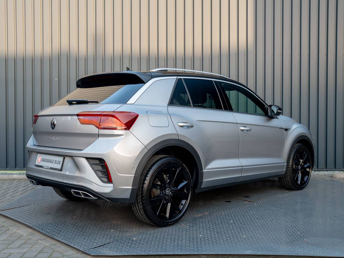 Volkswagen T-Roc Volkswagen T-Roc 1.5 TSI 150Pk R-Line Business | IQ Light | 19” | Camera | Prijs Rijklaar!!