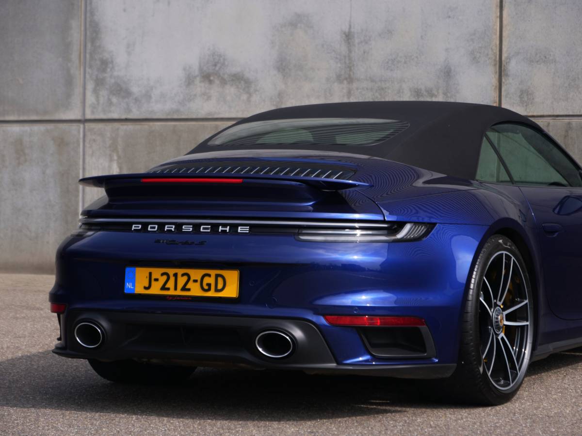 Porsche 911 Porsche 911 Cabrio 3.8 Turbo S | NL auto | burmester | carbon | sport-uitlaat | vierwielsturing