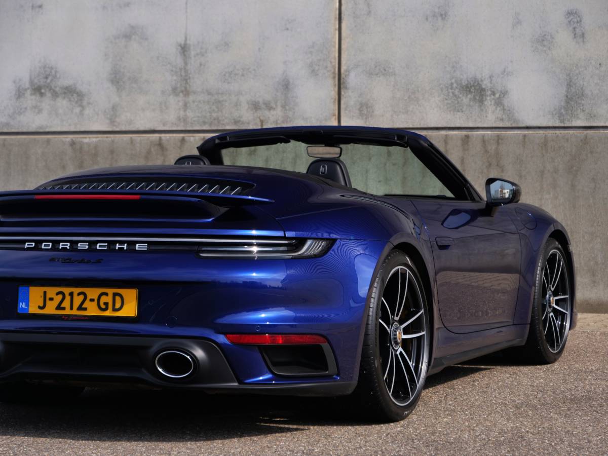 Porsche 911 Porsche 911 Cabrio 3.8 Turbo S | NL auto | burmester | carbon | sport-uitlaat | vierwielsturing