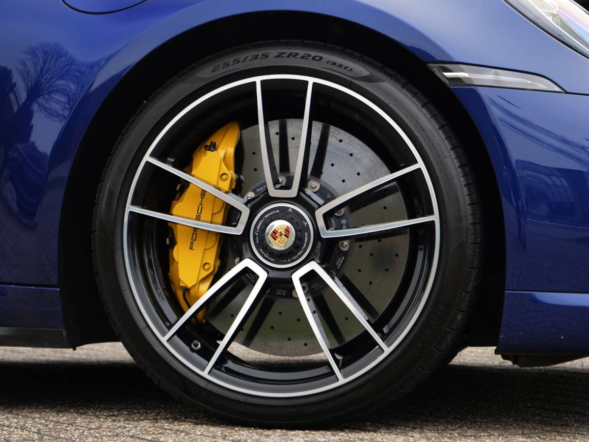 Porsche 911 Porsche 911 Cabrio 3.8 Turbo S | NL auto | burmester | carbon | sport-uitlaat | vierwielsturing