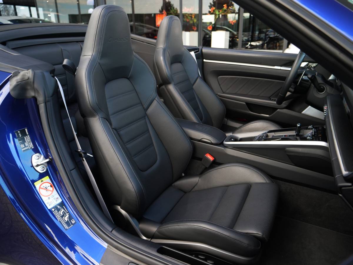Porsche 911 Porsche 911 Cabrio 3.8 Turbo S | NL auto | burmester | carbon | sport-uitlaat | vierwielsturing