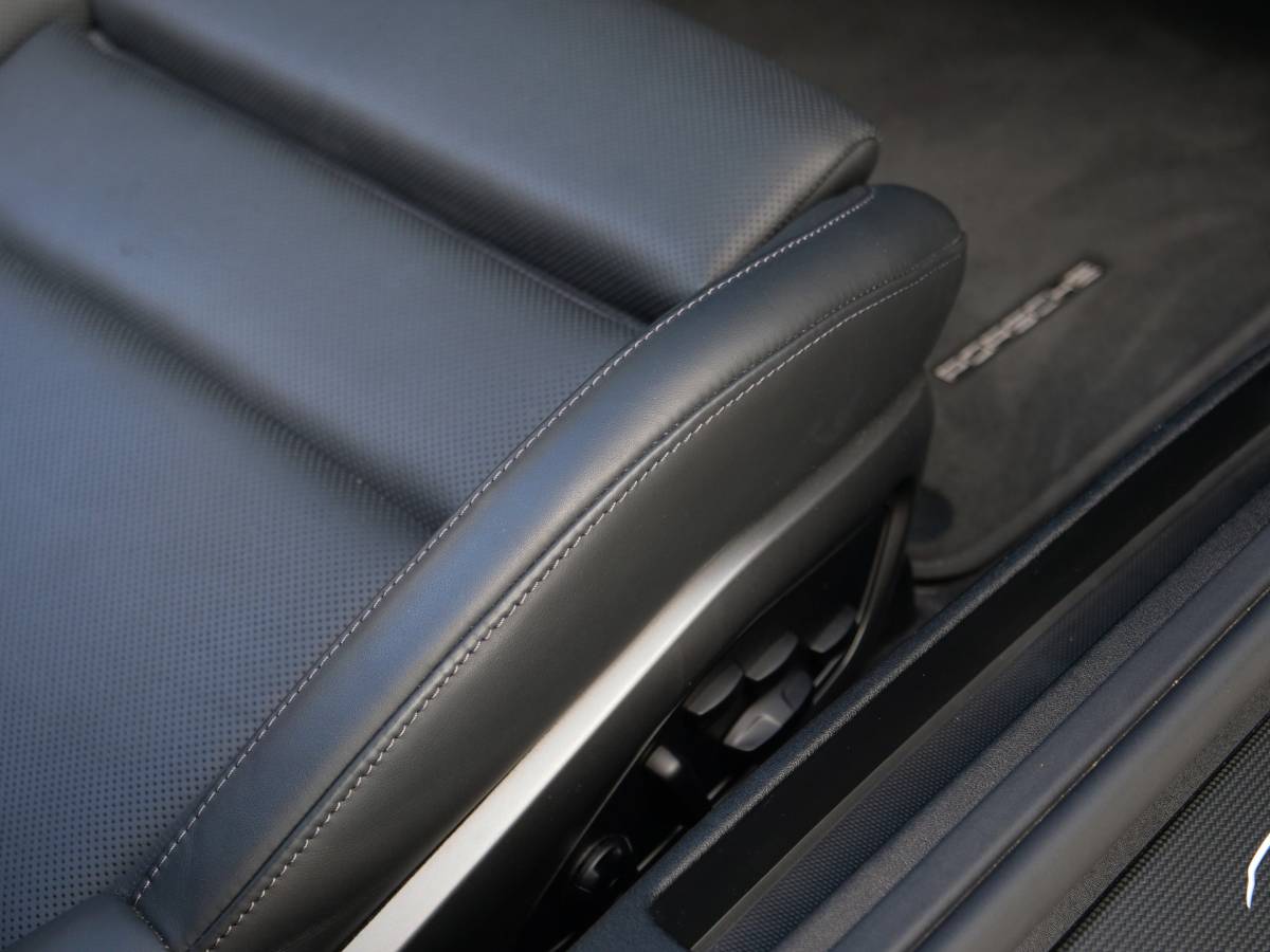 Porsche 911 Porsche 911 Cabrio 3.8 Turbo S | NL auto | burmester | carbon | sport-uitlaat | vierwielsturing