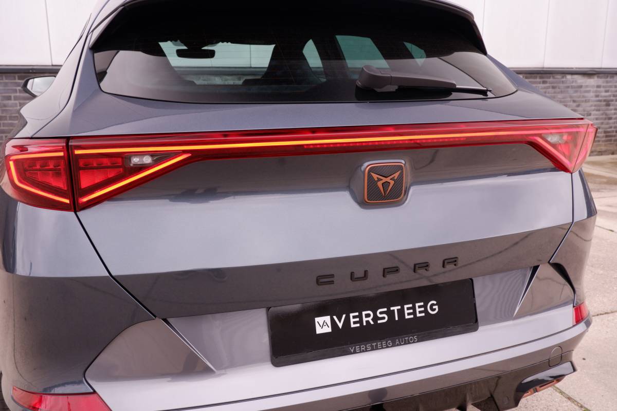 CUPRA Formentor CUPRA Formentor 1.4 e-Hybrid VZ Performance Elek. Trekhaak | Camera | LED | Navi | Sfeerverl. Carplay | Blind Spot