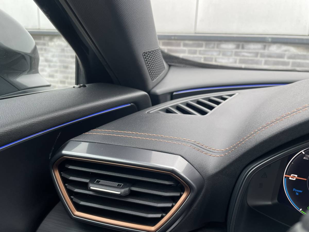 CUPRA Formentor CUPRA Formentor 1.4 e-Hybrid VZ Performance Elek. Trekhaak | Camera | LED | Navi | Sfeerverl. Carplay | Blind Spot
