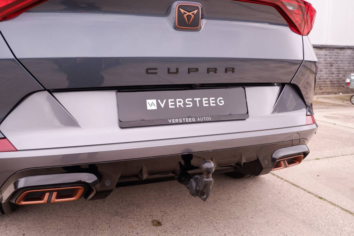 CUPRA Formentor CUPRA Formentor 1.4 e-Hybrid VZ Performance Elek. Trekhaak | Camera | LED | Navi | Sfeerverl. Carplay | Blind Spot