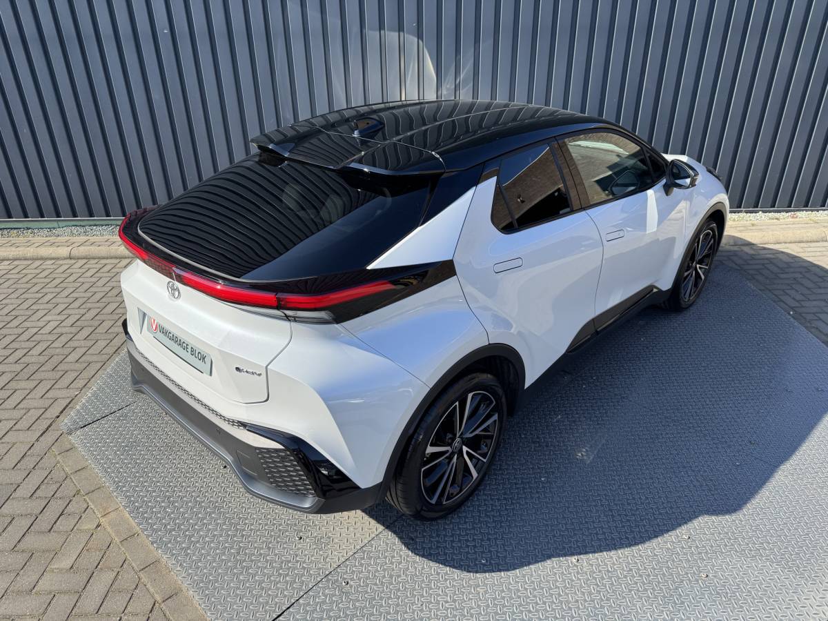 Toyota C-HR Toyota C-HR 2.0 Hybrid 200 Executive/Bi tone | 2.200 km | JBL | Sportstoelen | Rijklaar!!!