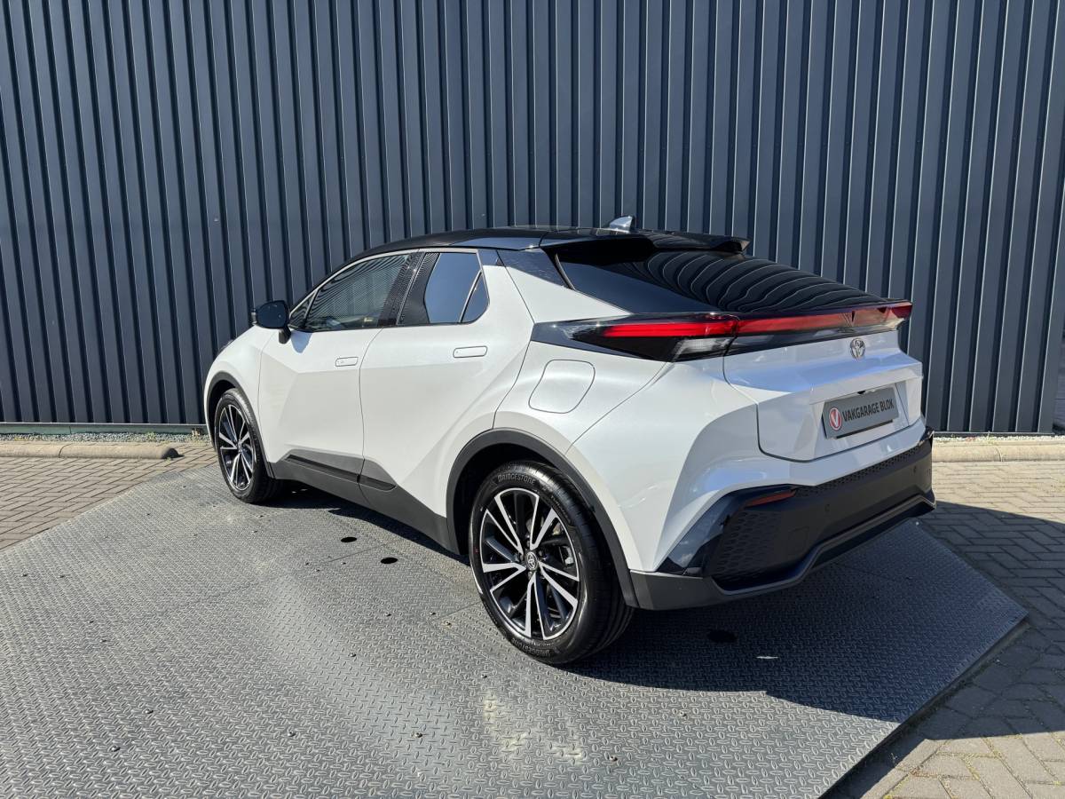 Toyota C-HR Toyota C-HR 2.0 Hybrid 200 Executive/Bi tone | 2.200 km | JBL | Sportstoelen | Rijklaar!!!