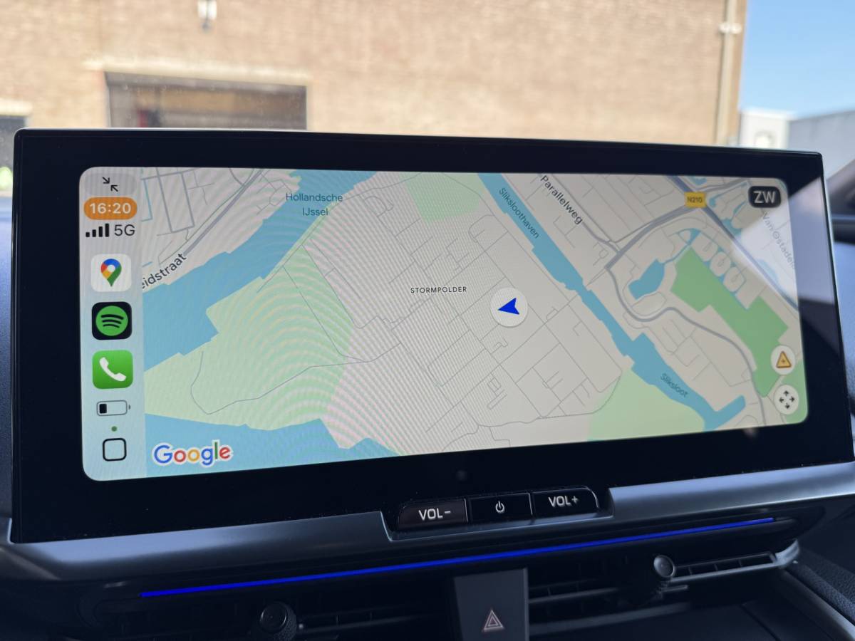 Toyota C-HR Toyota C-HR 2.0 Hybrid 200 Executive/Bi tone | 2.200 km | JBL | Sportstoelen | Rijklaar!!!