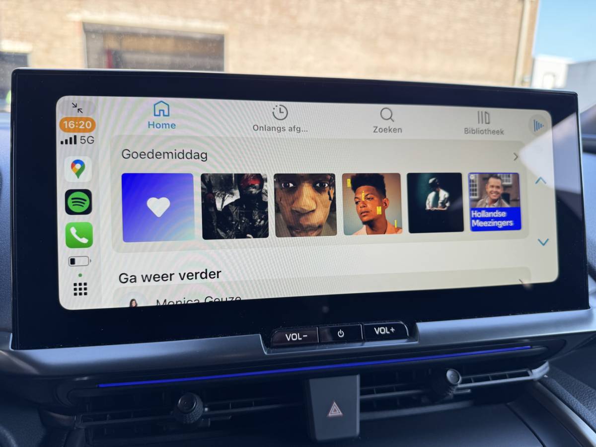 Toyota C-HR Toyota C-HR 2.0 Hybrid 200 Executive/Bi tone | 2.200 km | JBL | Sportstoelen | Rijklaar!!!