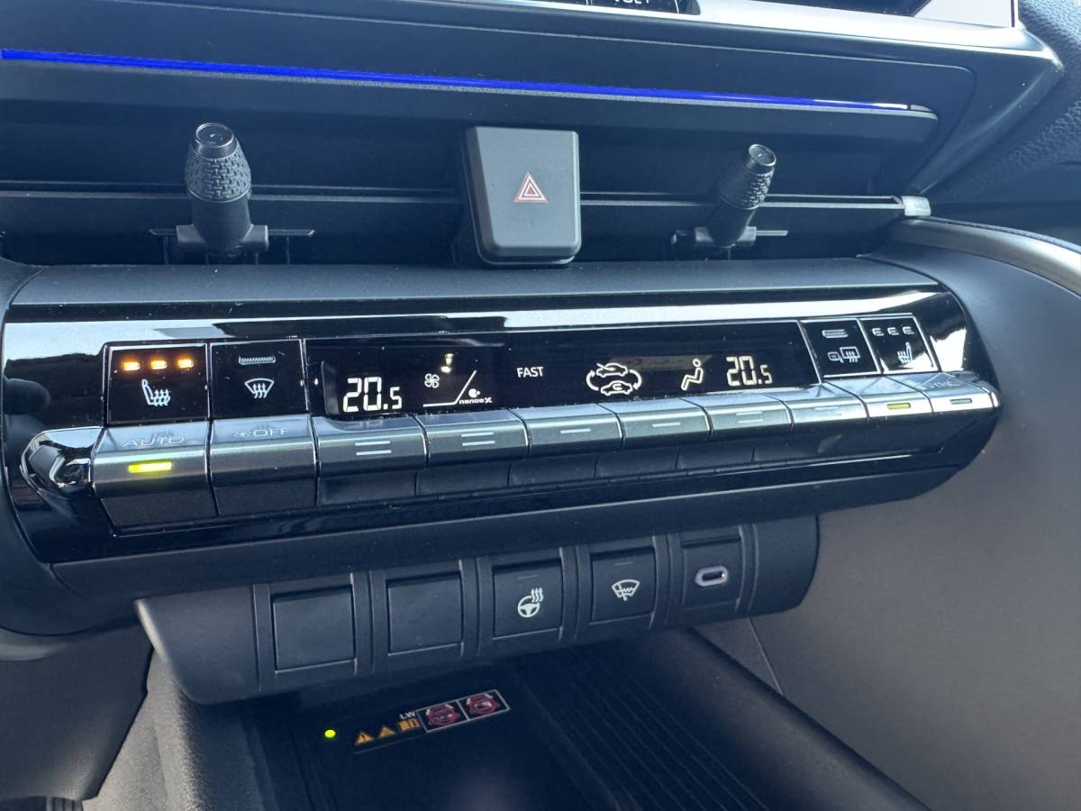 Toyota C-HR Toyota C-HR 2.0 Hybrid 200 Executive/Bi tone | 2.200 km | JBL | Sportstoelen | Rijklaar!!!