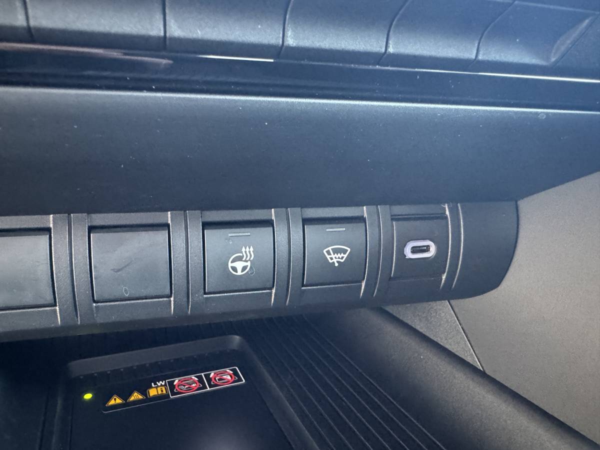 Toyota C-HR Toyota C-HR 2.0 Hybrid 200 Executive/Bi tone | 2.200 km | JBL | Sportstoelen | Rijklaar!!!