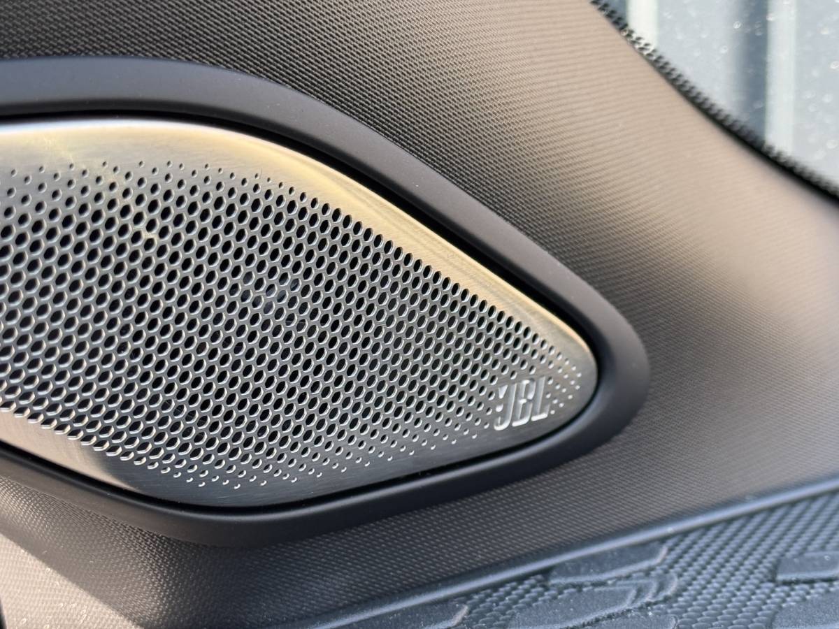 Toyota C-HR Toyota C-HR 2.0 Hybrid 200 Executive/Bi tone | 2.200 km | JBL | Sportstoelen | Rijklaar!!!