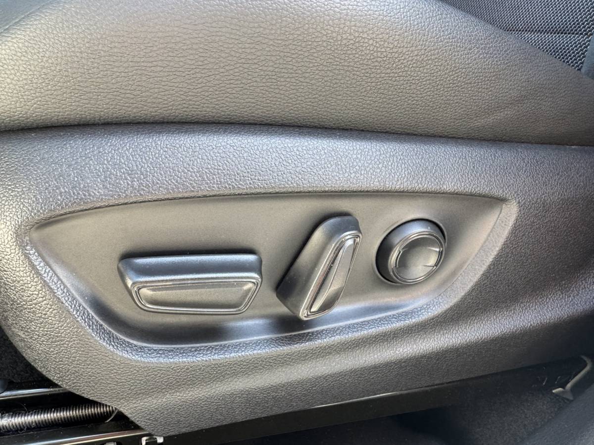 Toyota C-HR Toyota C-HR 2.0 Hybrid 200 Executive/Bi tone | 2.200 km | JBL | Sportstoelen | Rijklaar!!!