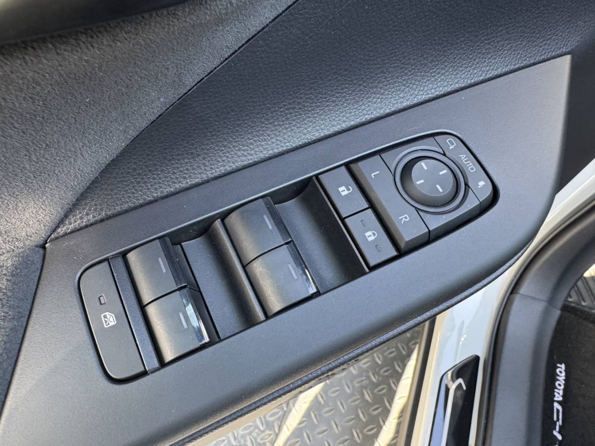 Toyota C-HR Toyota C-HR 2.0 Hybrid 200 Executive/Bi tone | 2.200 km | JBL | Sportstoelen | Rijklaar!!!