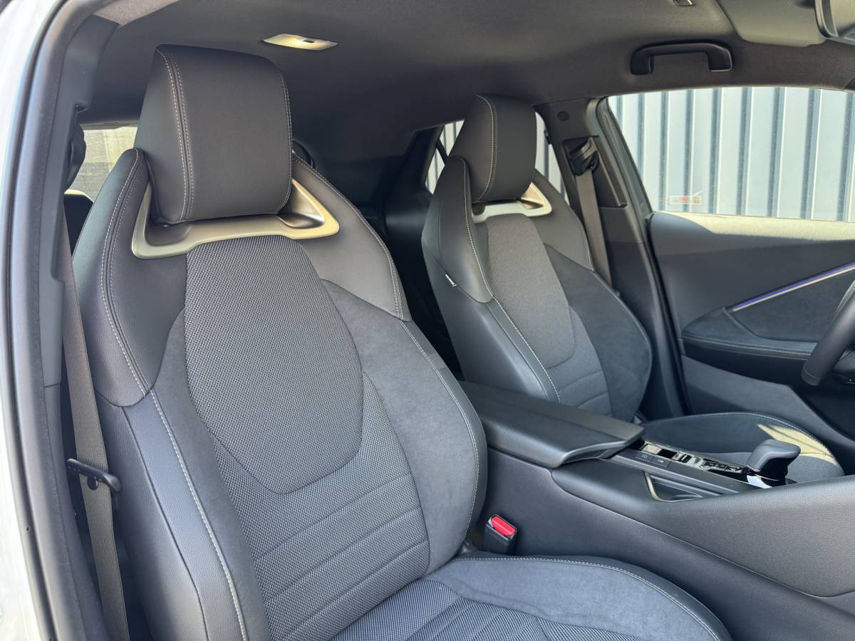 Toyota C-HR Toyota C-HR 2.0 Hybrid 200 Executive/Bi tone | 2.200 km | JBL | Sportstoelen | Rijklaar!!!