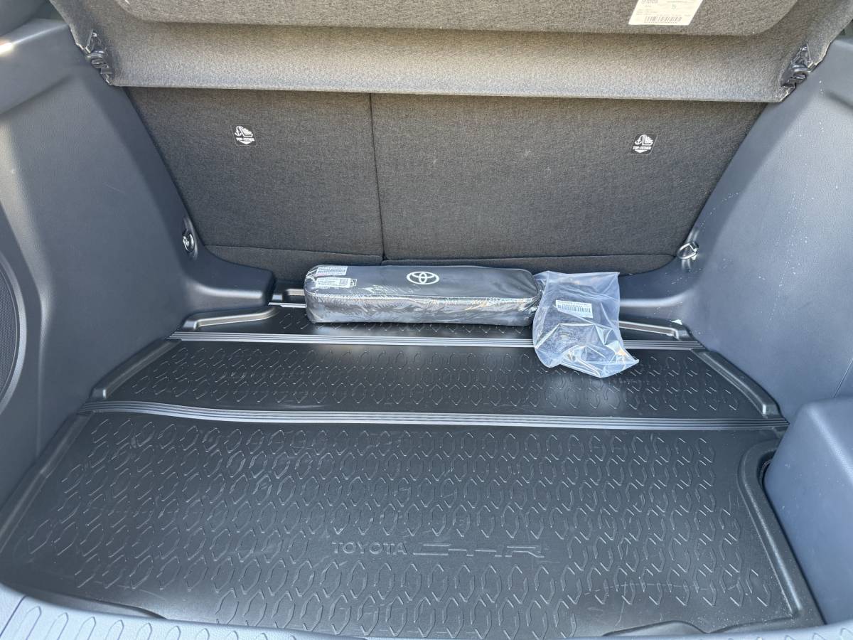 Toyota C-HR Toyota C-HR 2.0 Hybrid 200 Executive/Bi tone | 2.200 km | JBL | Sportstoelen | Rijklaar!!!