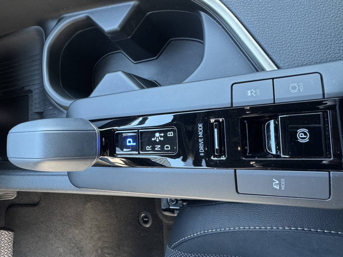 Toyota C-HR Toyota C-HR 2.0 Hybrid 200 Executive/Bi tone | 2.200 km | JBL | Sportstoelen | Rijklaar!!!