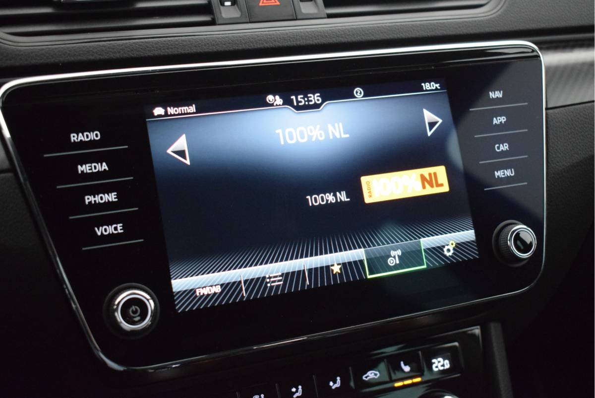 Škoda Superb ŠKODA Superb 1.4 TSI 218pk iV Sportline Business 360Camera Keyless Matrix Led Panoramadak Virtual Cockpit Navigatie