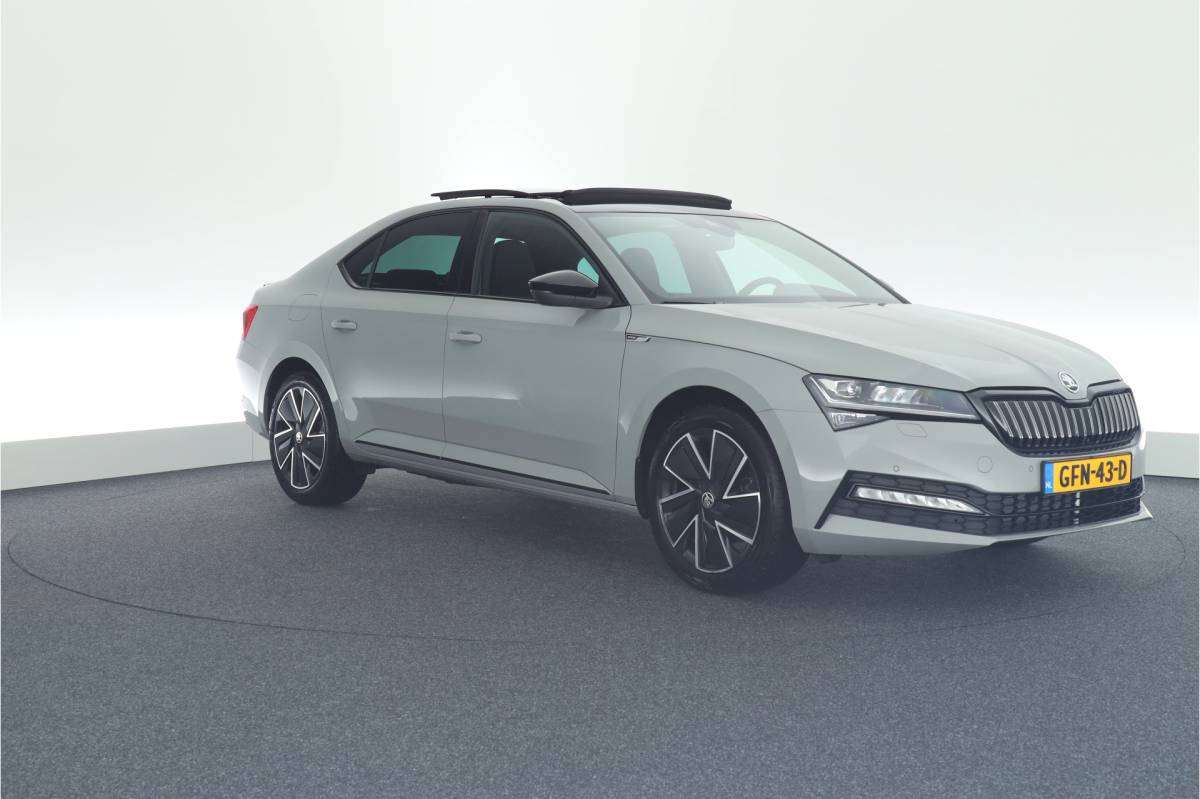 Škoda Superb ŠKODA Superb 1.4 TSI 218pk iV Sportline Business 360Camera Keyless Matrix Led Panoramadak Virtual Cockpit Navigatie