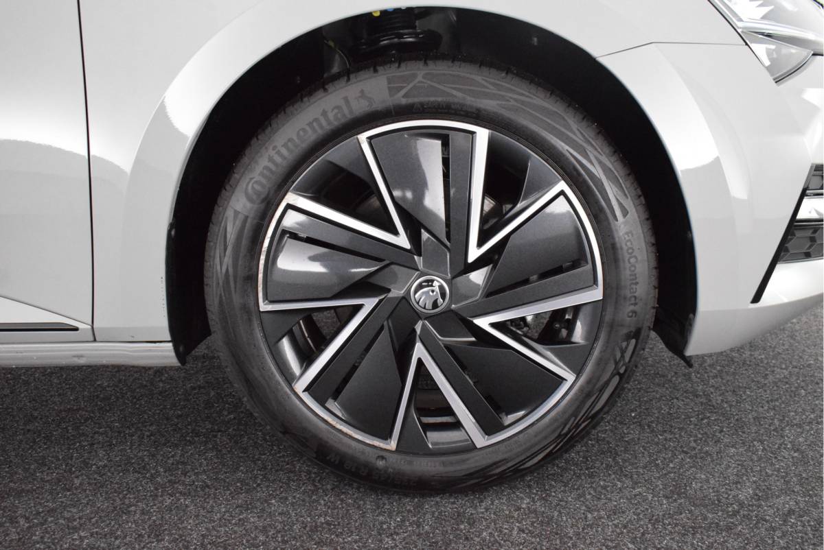 Škoda Superb ŠKODA Superb 1.4 TSI 218pk iV Sportline Business 360Camera Keyless Matrix Led Panoramadak Virtual Cockpit Navigatie