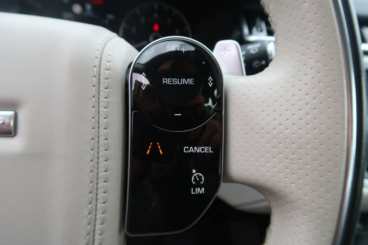 Land Rover Range Rover Velar Land Rover Range Rover Velar 2.0 I4 Turbo 300PK|TREKHAAK|DEALER ONDERHOUDEN|CARPLAY|DODEHOEK|MEMORY|KEYLESS-GO
