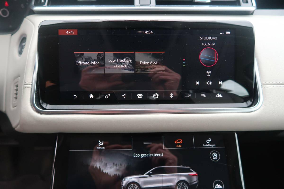 Land Rover Range Rover Velar Land Rover Range Rover Velar 2.0 I4 Turbo 300PK|TREKHAAK|DEALER ONDERHOUDEN|CARPLAY|DODEHOEK|MEMORY|KEYLESS-GO